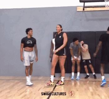 动图封面 /posts/star-nba-cambage/images/v2-137624a80ffaf60b65607e6f26bb5bb6_b.jpg